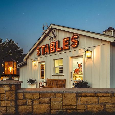 Stables Inn ปาโซโรเบิลส์ ภายนอก รูปภาพ