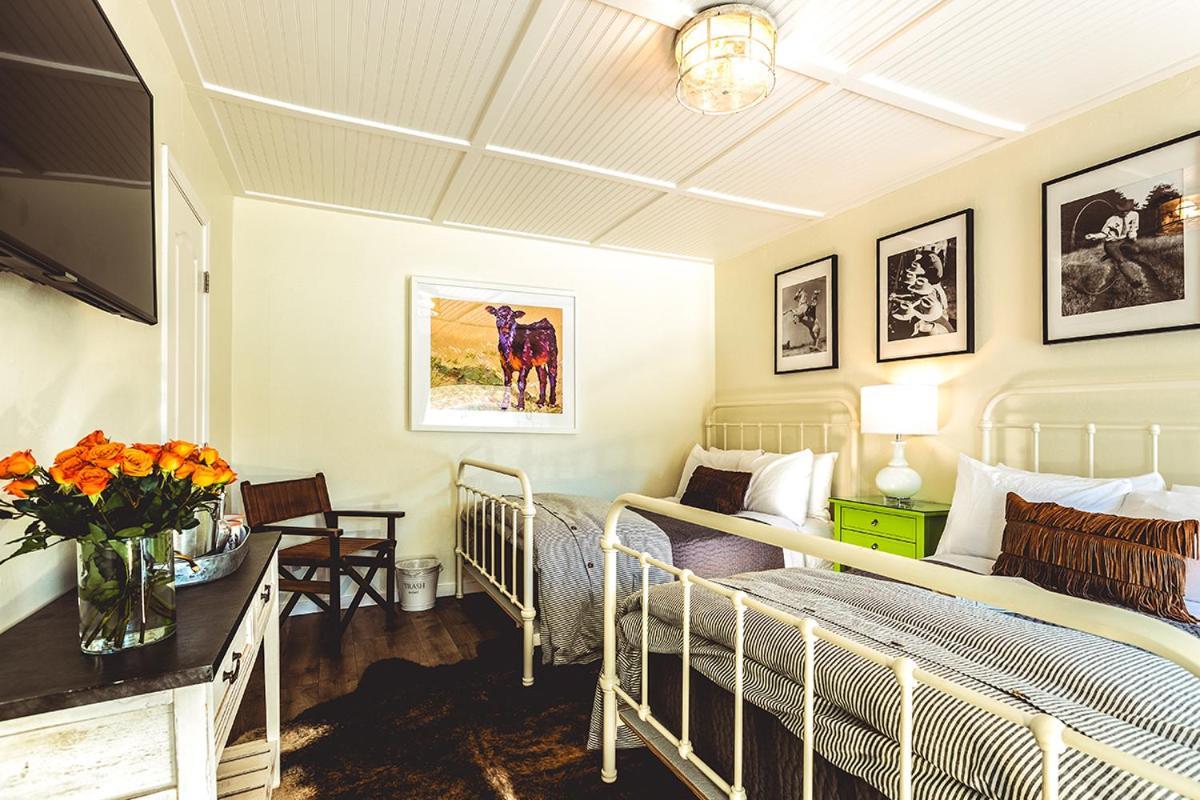 Stables Inn ปาโซโรเบิลส์ ภายนอก รูปภาพ