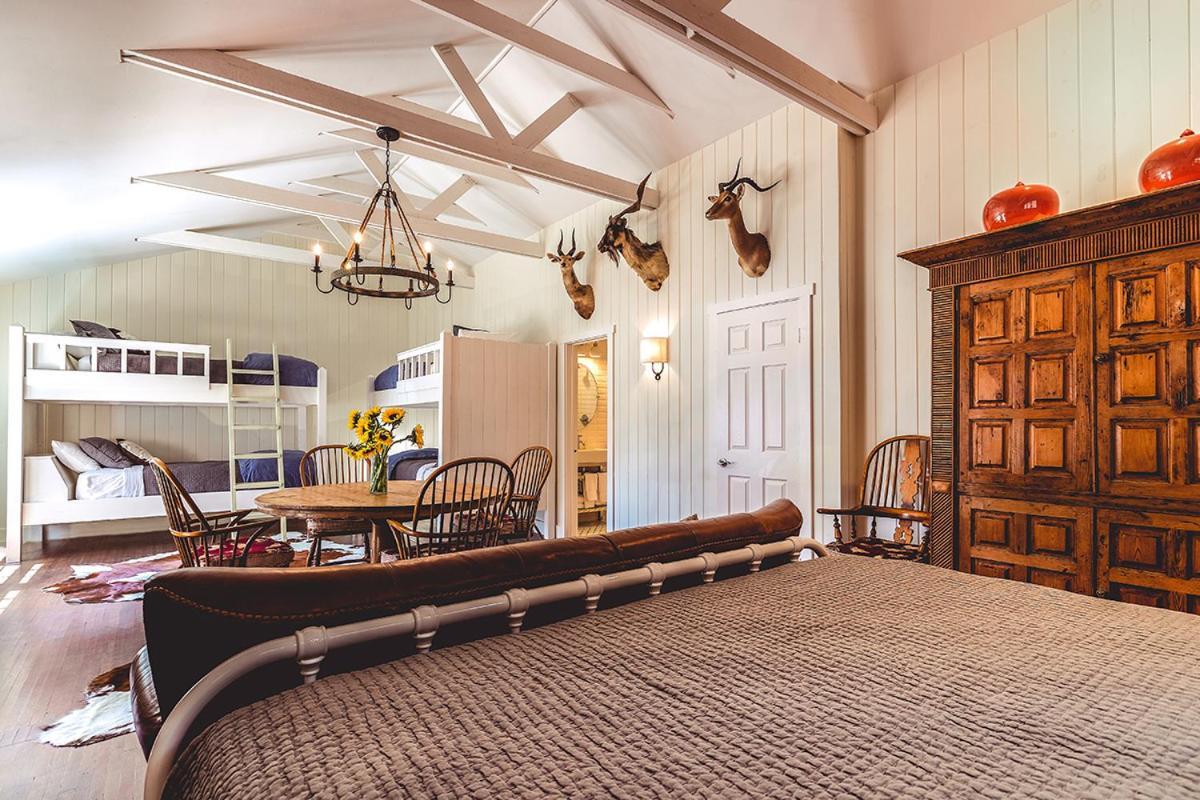 Stables Inn ปาโซโรเบิลส์ ภายนอก รูปภาพ