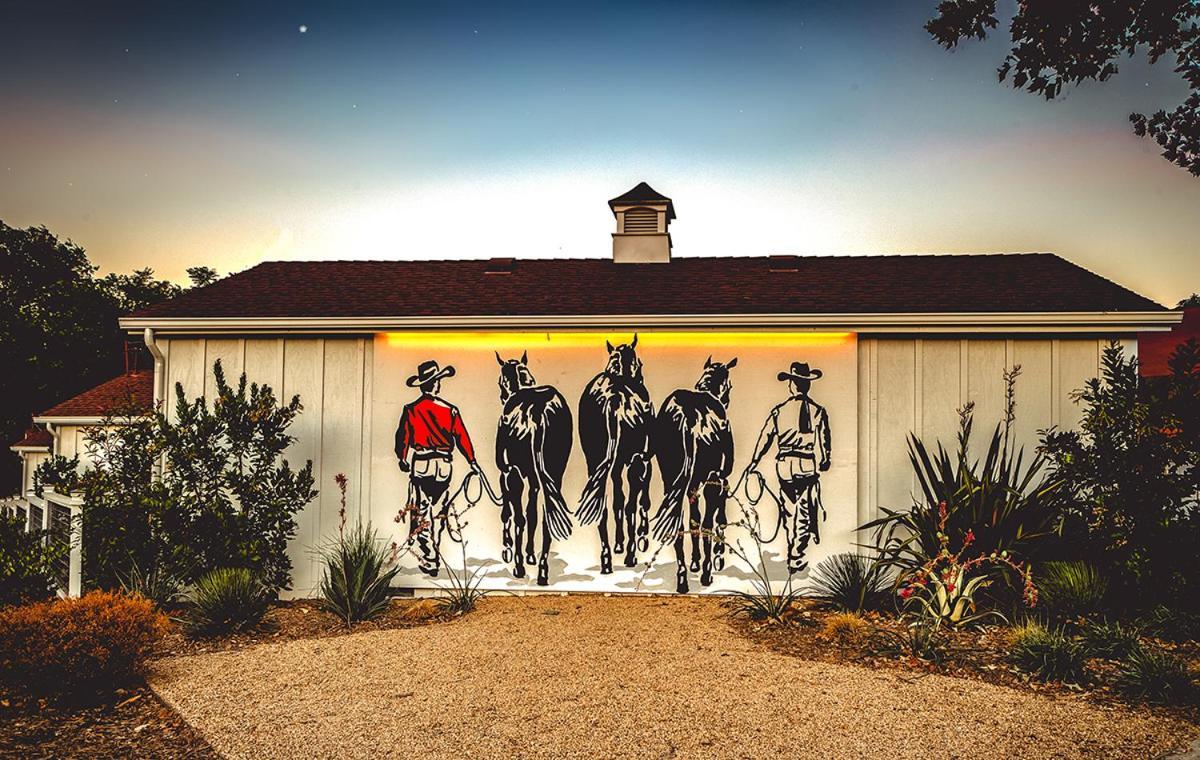 Stables Inn ปาโซโรเบิลส์ ภายนอก รูปภาพ