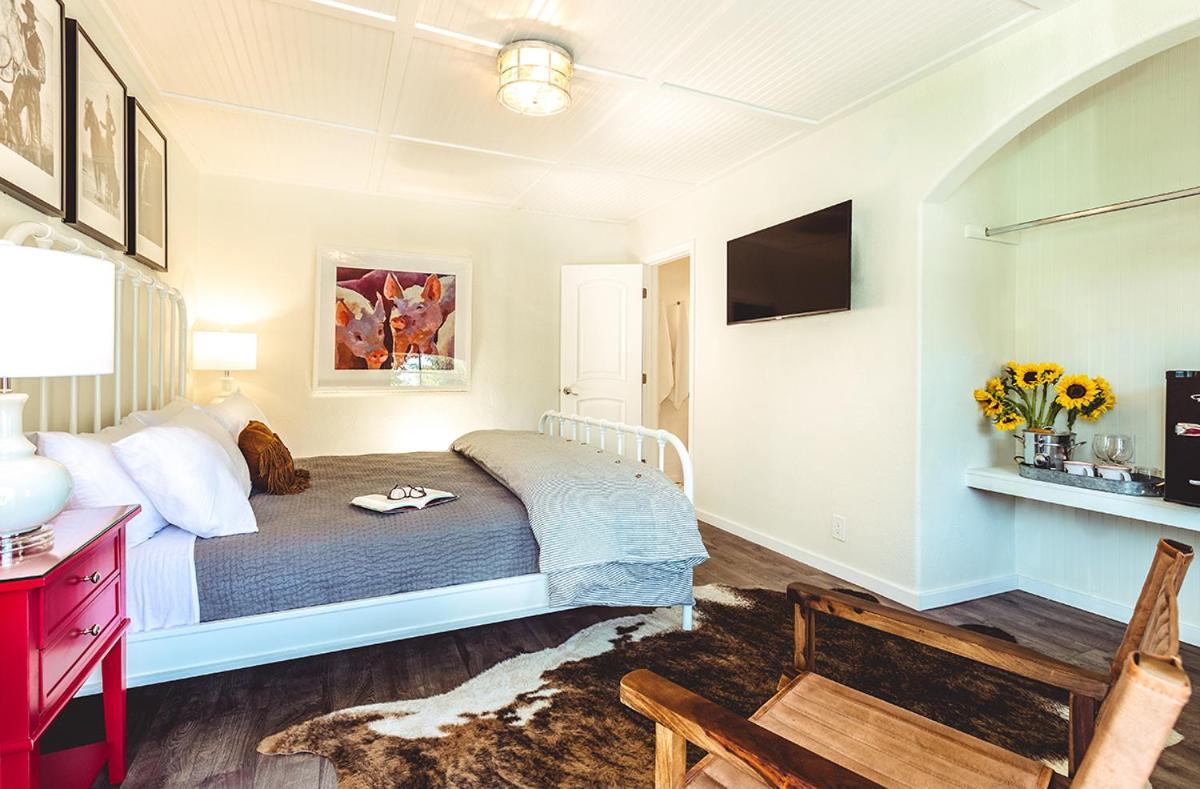 Stables Inn ปาโซโรเบิลส์ ภายนอก รูปภาพ