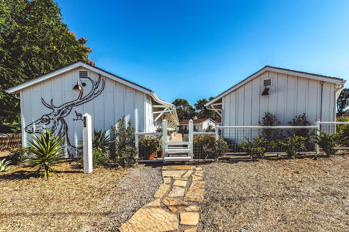 Stables Inn ปาโซโรเบิลส์ ภายนอก รูปภาพ